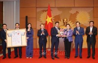 chu tich quoc hoi gap mat cac nu dai su nhan ngay quoc te phu nu 83