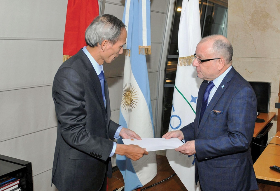 argentina va viet nam 45 nam ben nhau du cach xa