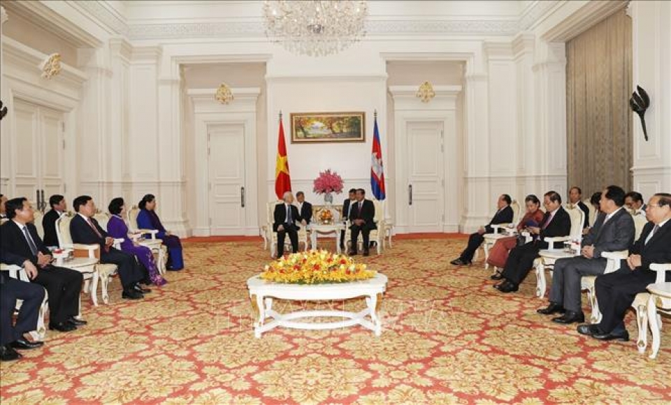 tong bi thu chu tich nuoc nguyen phu trong hoi kien voi thu tuong campuchia samdech hun sen