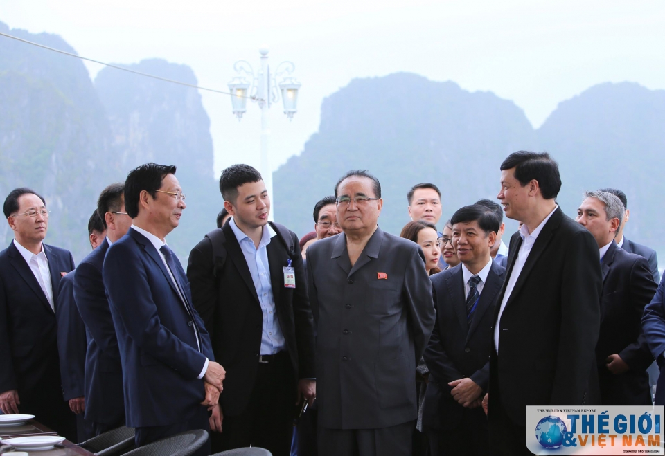 hinh anh doan dai bieu cap cao trieu tien tham vinh ha long