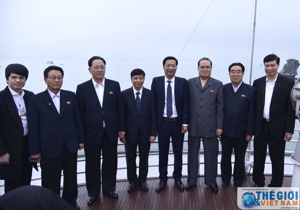 hinh anh doan dai bieu cap cao trieu tien tham vinh ha long