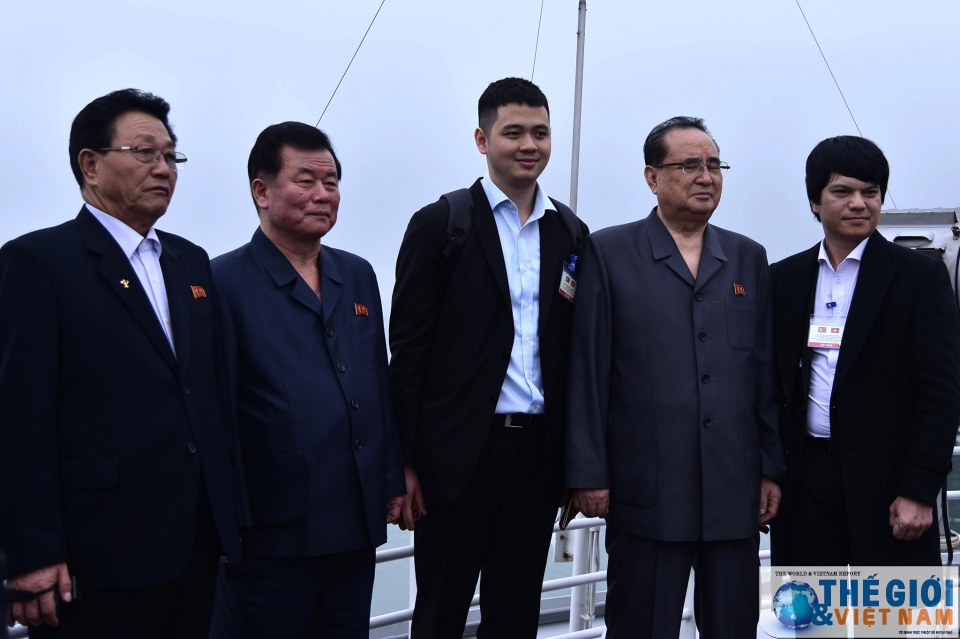 hinh anh doan dai bieu cap cao trieu tien tham vinh ha long