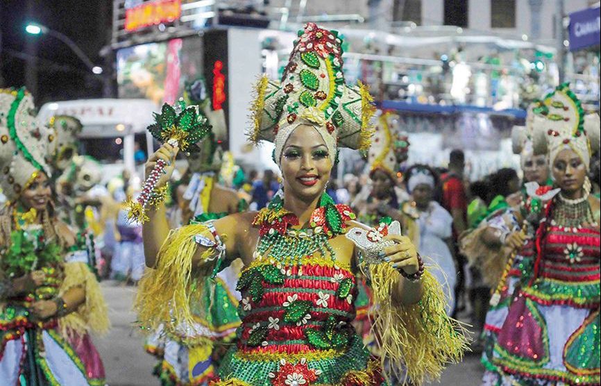 Lễ hội Carnival Brazil và khát khao được “mất trí”