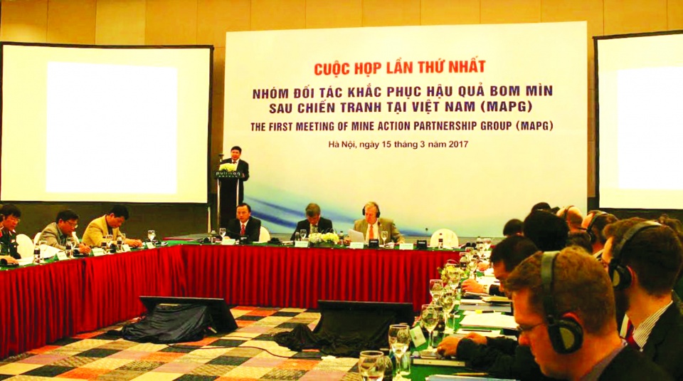 Hành trình làm sạch bom mìn Việt Nam không “đơn độc” hanh trinh lam sach bom min viet nam khong don doc