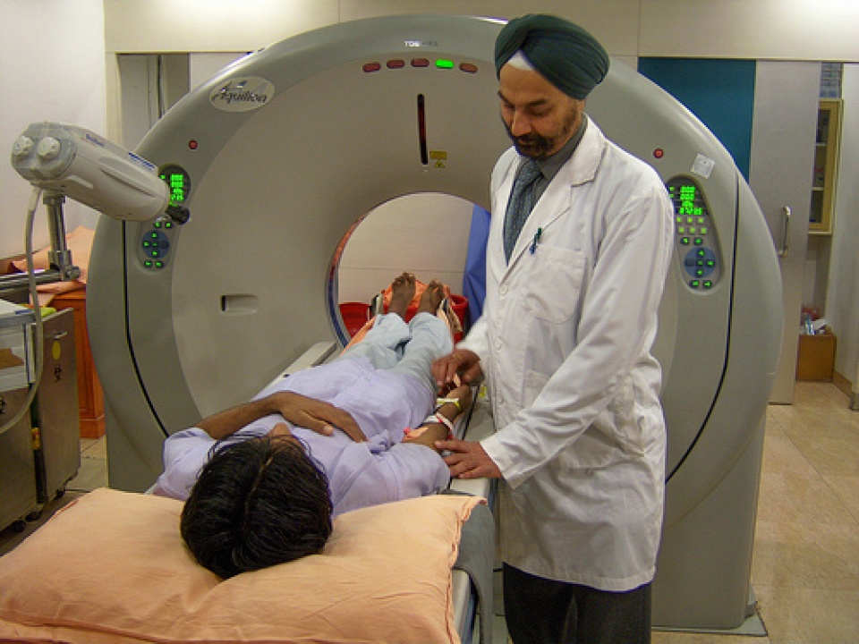 du lich y te an do hut khach