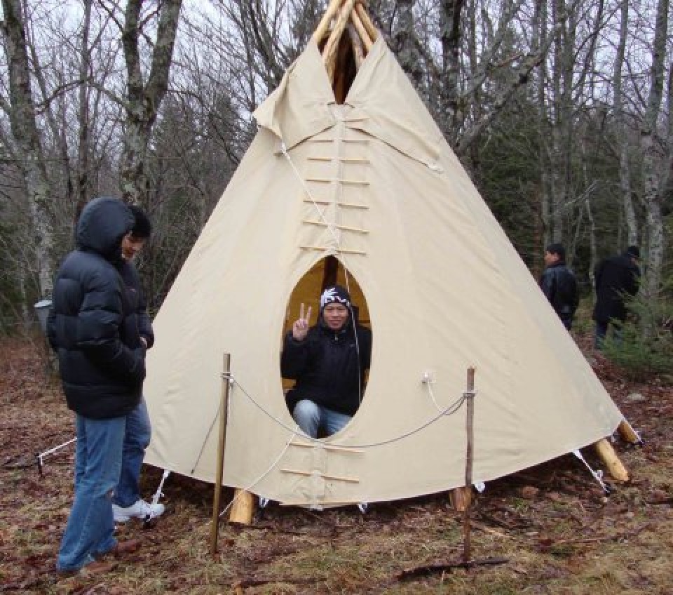 hoc o noi cach nua vong trai dat