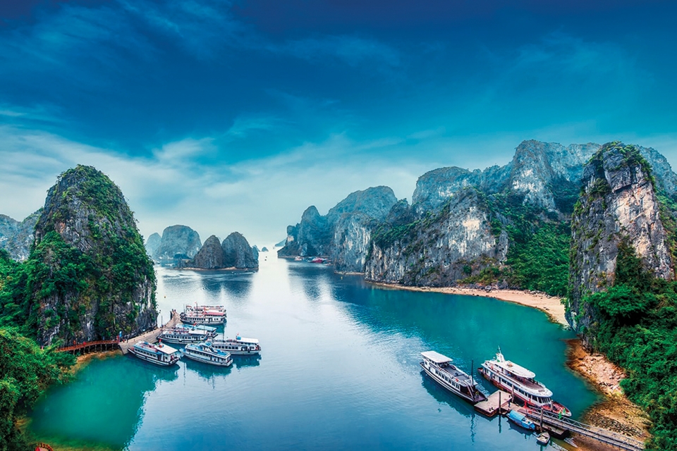 dung chi nhin vao ky tich