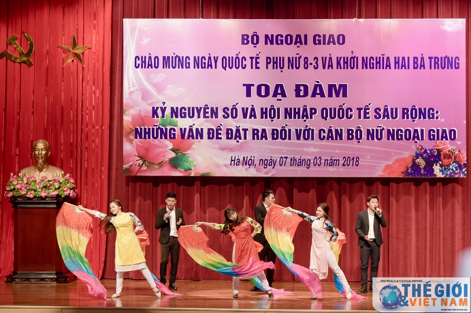 nu tinh trong ky nguyen so