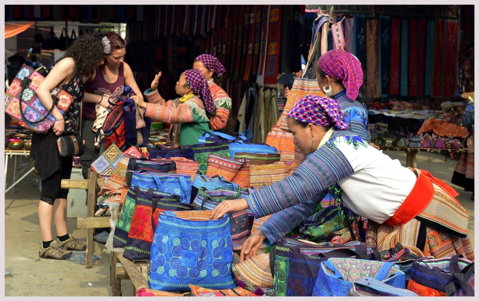 hai mau chuyen van hoa