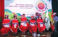 hoc sinh song ngu viet nam noi tieng phap nhu dua xe cong thuc 1