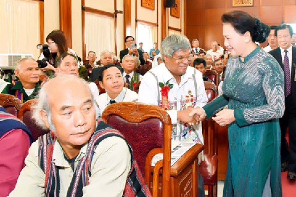 Chủ tịch Quốc hội dự hội nghị 10 năm thực hiện quyết tâm thư của Già làng chu tich quoc hoi du hoi nghi 10 nam thuc hien quyet tam thu cua gia lang