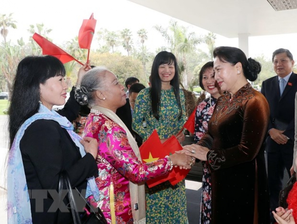 chu tich quoc hoi gap go can bo dai su quan va kieu bao tai morocco