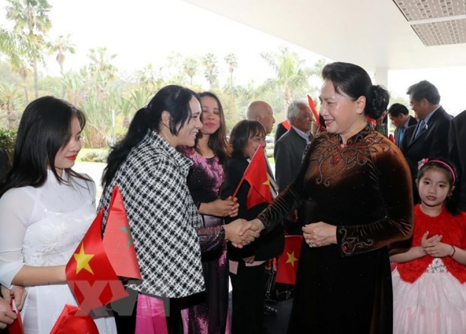 chu tich quoc hoi gap go can bo dai su quan va kieu bao tai morocco