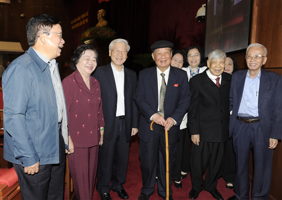 mong muon nguyen can bo lanh dao cap cao tiep tuc dong gop cho su nghiep xay dung dat nuoc