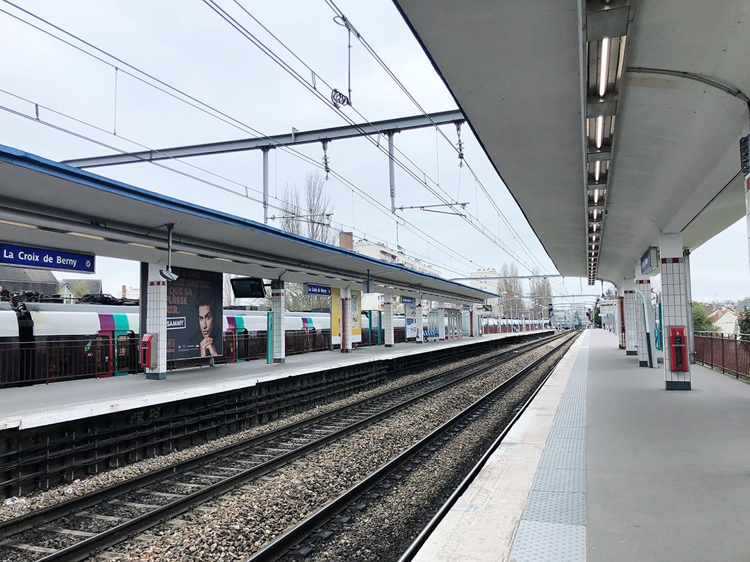 du hoc sinh viet tai chau au an toan la khi ngoi yen mot cho