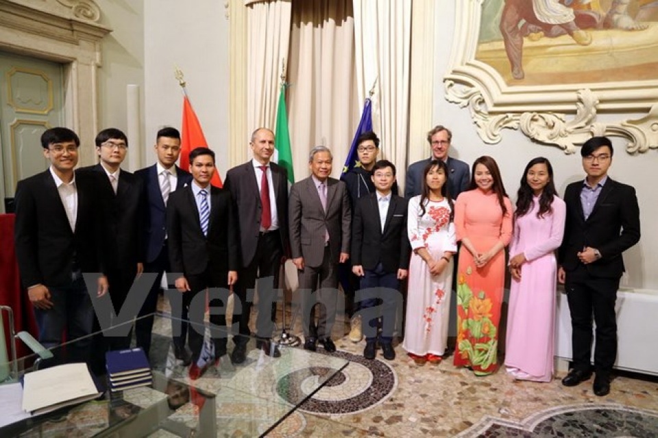 italy muon tiep nhan them nhieu sinh vien viet nam