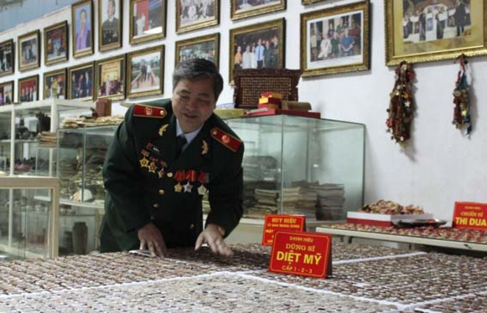 Người cựu chiến binh yêu cổ vật nguoi cuu chien binh yeu co vat