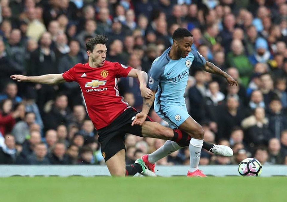 fellaini nhan the do man utd van xuat sac cam hoa man city