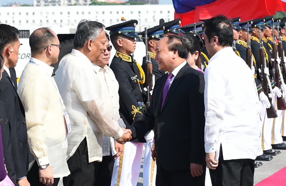 thu tuong den manila bat dau chuyen tham du hoi nghi cap cao asean