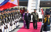 Thủ tướng đến Manila bắt đầu chuyến tham dự Hội nghị Cấp cao ASEAN