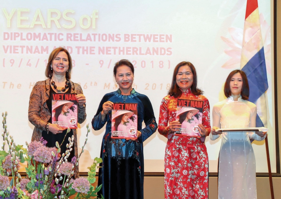 viet nam ha lan huu nghi va hop tac dac biet