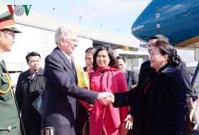 chu tich quoc hoi bat dau tham lam viec voi nghi vien chau au tai vuong quoc bi