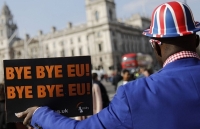 quoc hoi anh thong qua luat buoc thu tuong phai tham van ve tri hoan brexit