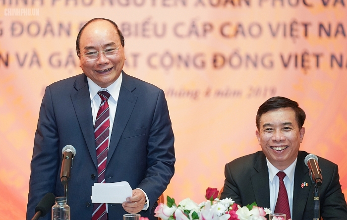 thu tuong tham dai su quan va gap go cong dong nguoi viet nam tai romania