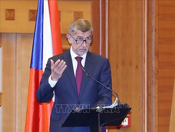 thu tuong nguyen xuan phuc va thu tuong sec dong chu tri dien dan doanh nghiep hai nuoc