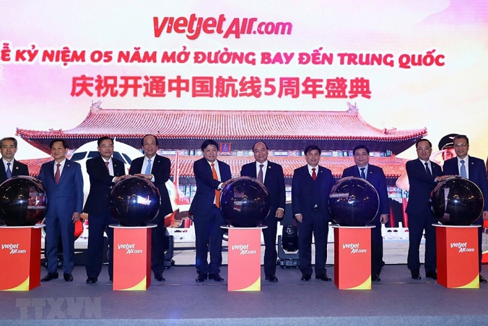 Thủ tướng Nguyễn Xuân Phúc dự Lễ kỷ niệm 5 năm Vietjet mở đường bay đến Trung Quốc thu tuong nguyen xuan phuc du le ky niem 5 nam vietjet mo duong bay den trung quoc