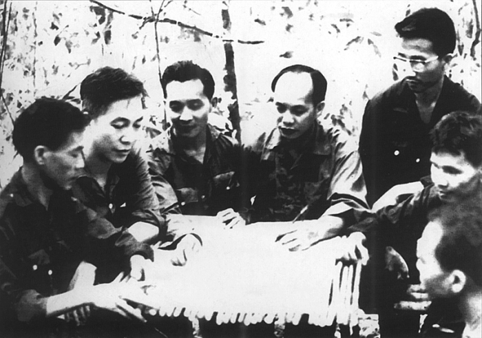 ky uc ve mot thoi oanh liet va hao hung cua dan toc qua anh