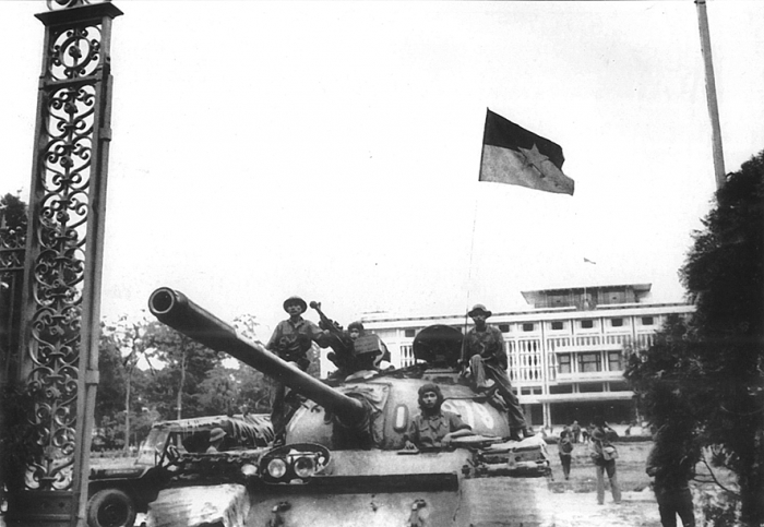 ky uc ve mot thoi oanh liet va hao hung cua dan toc qua anh