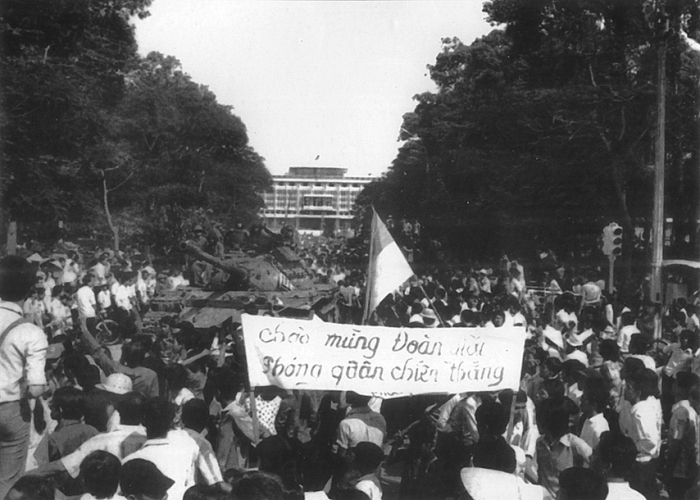 ky uc ve mot thoi oanh liet va hao hung cua dan toc qua anh