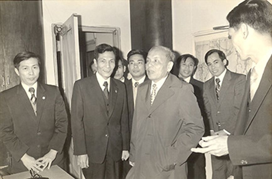 chuyen tiep quan dai su quan sau ngay giai phong bat dau tu so khong