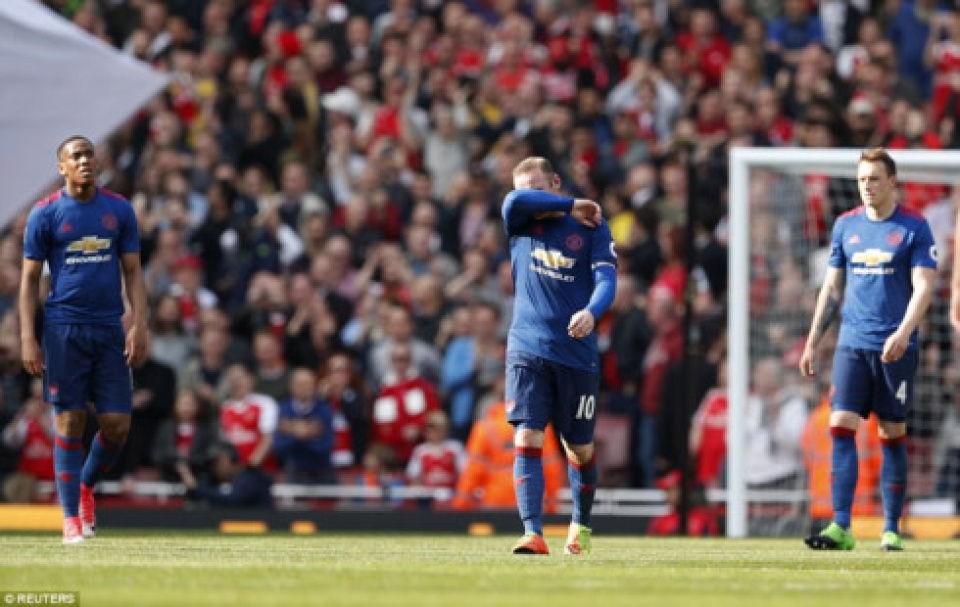 welbeck ghi ban man utd dut mach bat bai