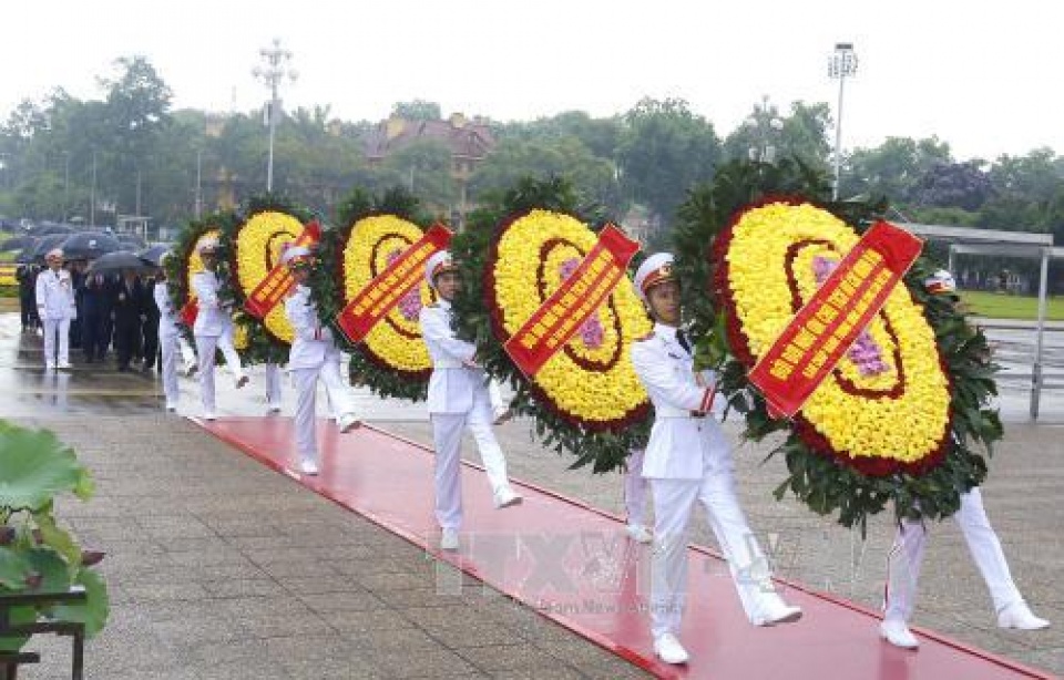 Lãnh đạo Đảng, Nhà nước vào Lăng viếng Chủ tịch Hồ Chí Minh tin nhap 20170518134933