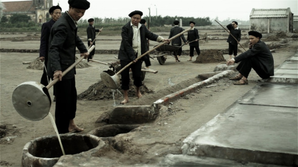 lich su luon can duoc nhin lai