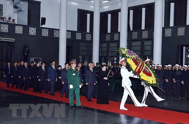 cu hanh trong the le quoc tang nguyen chu tich nuoc le duc anh