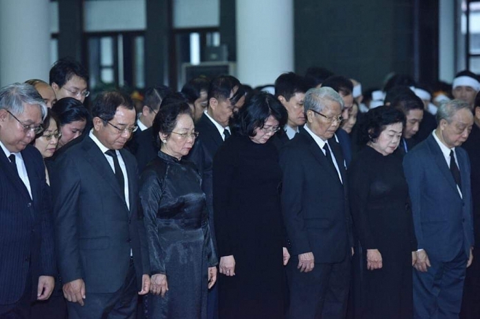 cu hanh trong the le quoc tang nguyen chu tich nuoc le duc anh