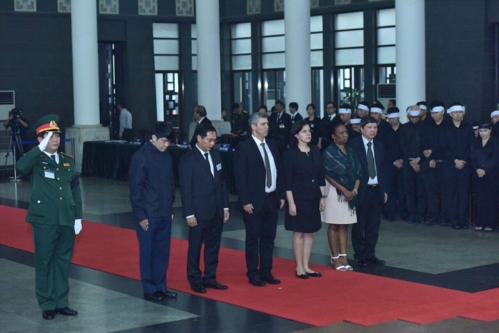 cu hanh trong the le quoc tang nguyen chu tich nuoc le duc anh