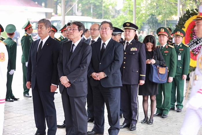 cu hanh trong the le quoc tang nguyen chu tich nuoc le duc anh