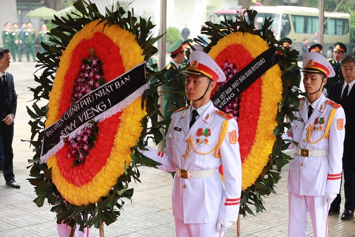 cu hanh trong the le quoc tang nguyen chu tich nuoc le duc anh