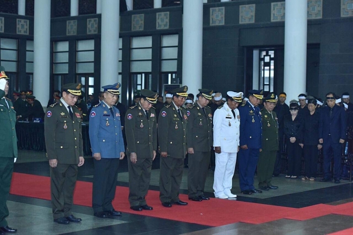 cu hanh trong the le quoc tang nguyen chu tich nuoc le duc anh