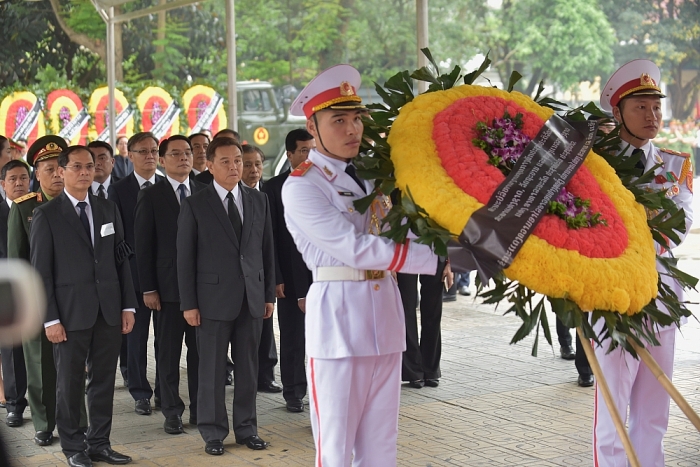 cu hanh trong the le quoc tang nguyen chu tich nuoc le duc anh
