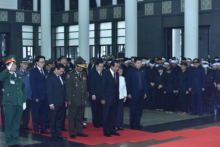 cu hanh trong the le quoc tang nguyen chu tich nuoc le duc anh