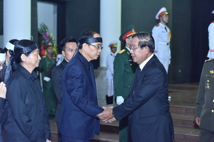 cu hanh trong the le quoc tang nguyen chu tich nuoc le duc anh