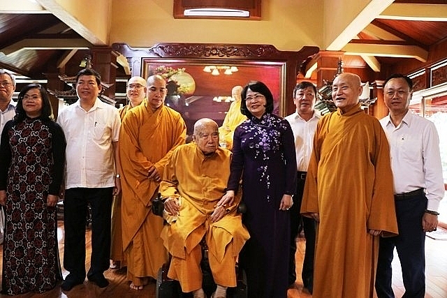 pho chu tich nuoc dang thi ngoc thinh chuc mung dai le phat dan tai dong nai