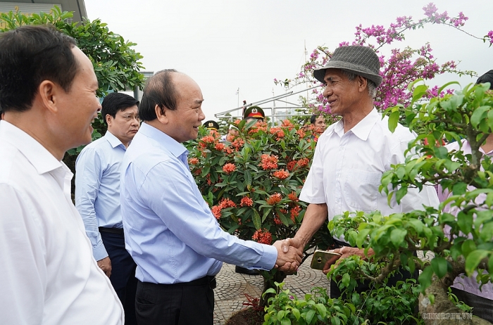 thu tuong nguyen xuan phuc tham quan trien lam thanh hoa xua va nay