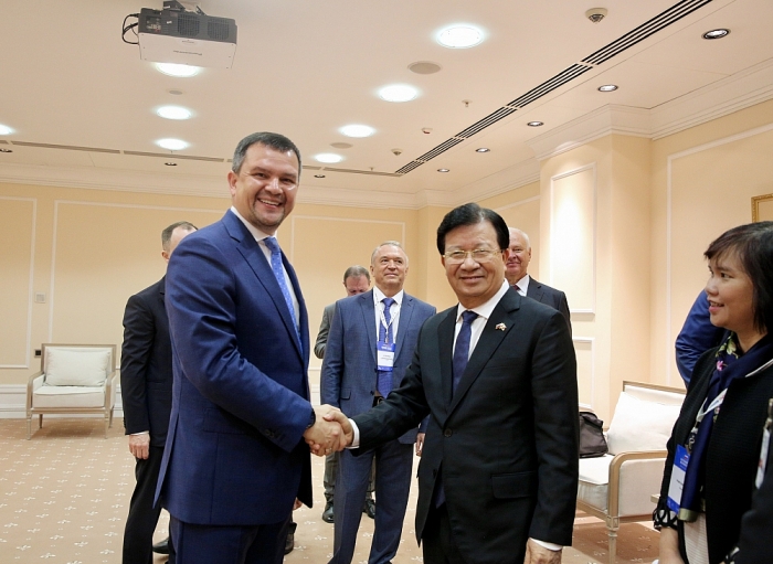 Phó Thủ tướng Trịnh Đình Dũng gặp Phó Thủ tướng Nga Maxim Akimov pho thu tuong trinh dinh dung gap pho thu tuong nga maxim akimov