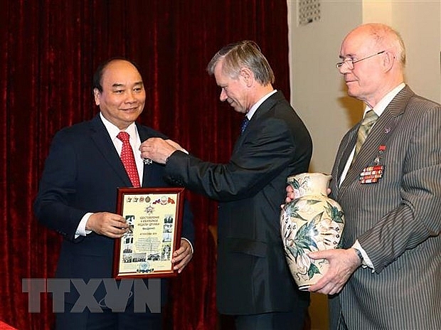 thu tuong nguyen xuan phuc gap go hoi huu nghi nga viet va hoi cuu chuyen gia quan su nga